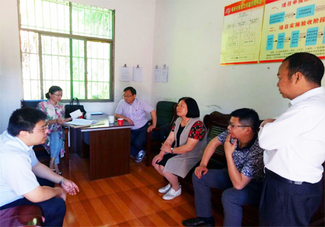 卢小梅召集市、县、办事处、村四级扶贫工作组负责人座谈 卢小梅召集市、县、办事处、村四级扶贫工作组负责人座谈