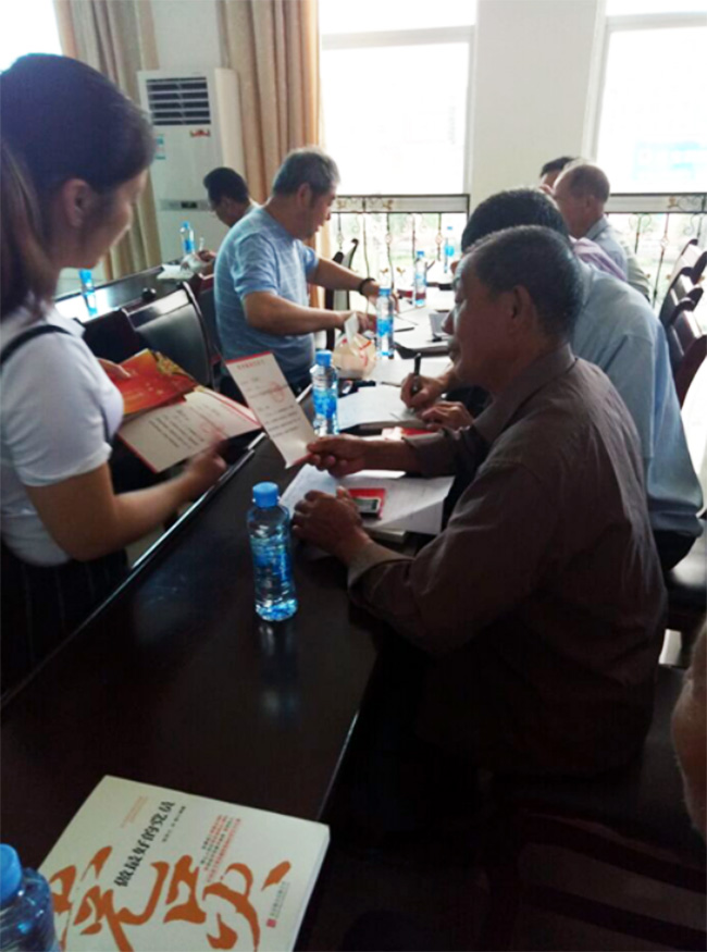 宜春市档案局偕同袁州区秀江街道官山社区在上高举行社区返乡流动党员政治生日暨庆祝中国共产党成立96周年活动 宜春市档案局偕同袁州区秀江街道官山社区在上高举行社区返乡流动党员政治生日暨庆祝中国共产党成立96周年活动